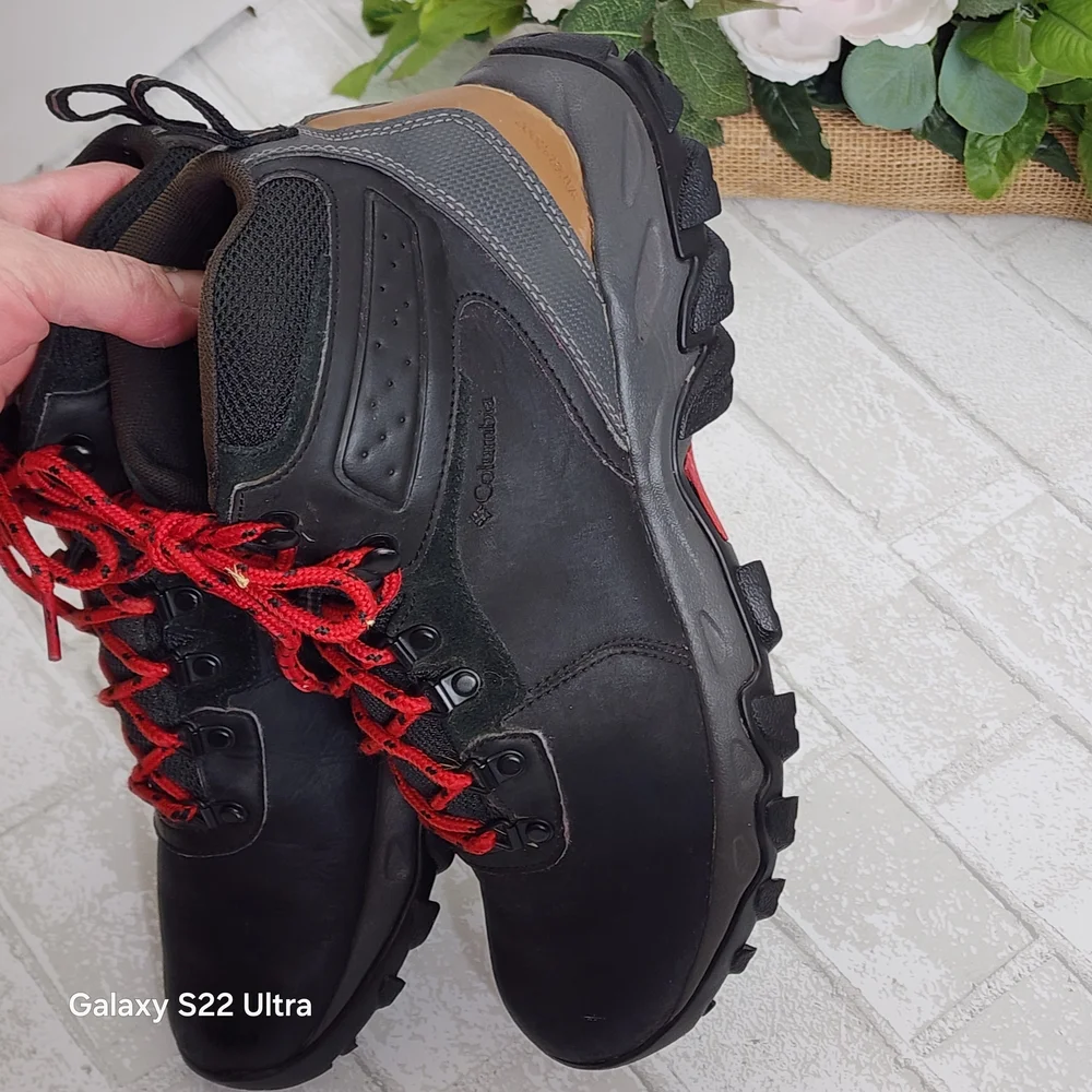 Columbia Black Boots with Red Laces - Picture 3 of 6